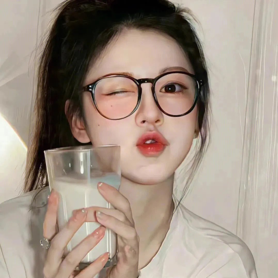出墙红杏两家春